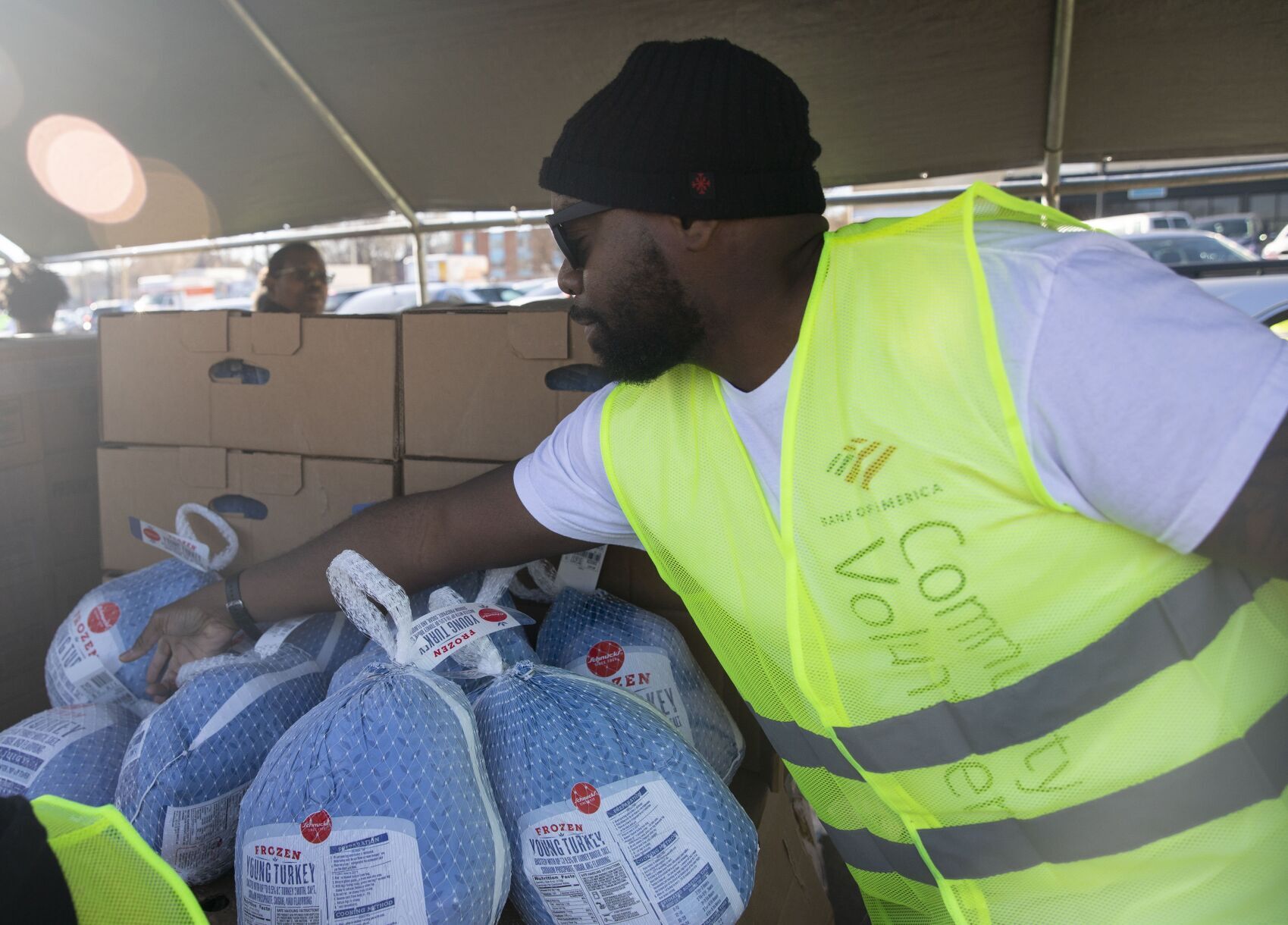 Urban League of Metropolitan St. Louis helps families in need for Thanksgiving